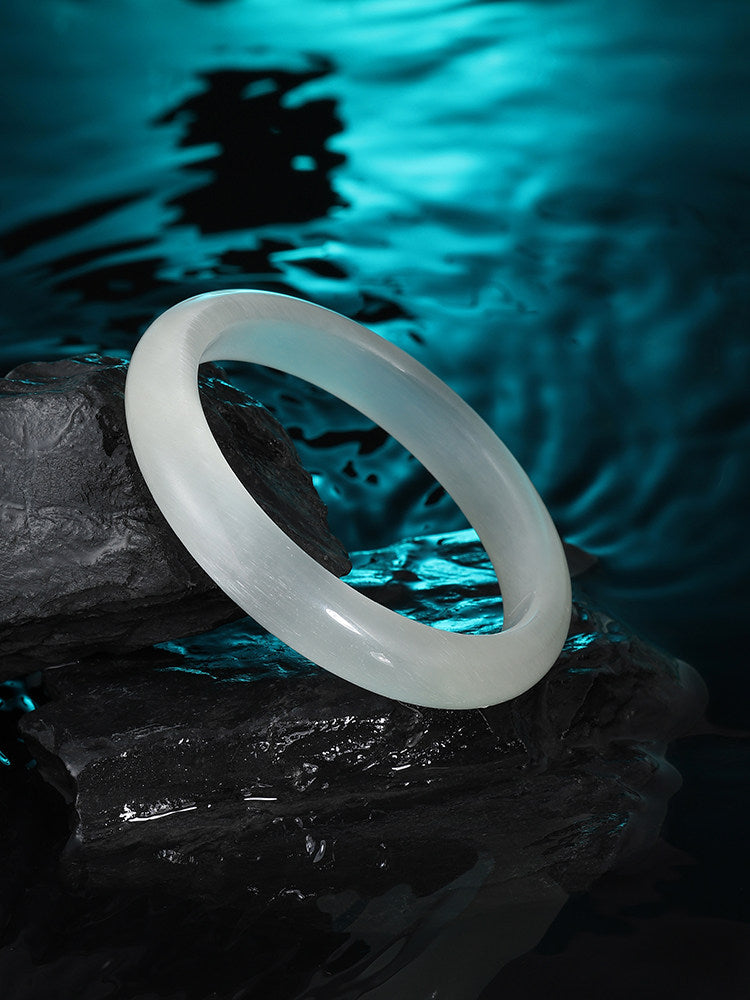 Chinese Glass Cat Eye Bangle