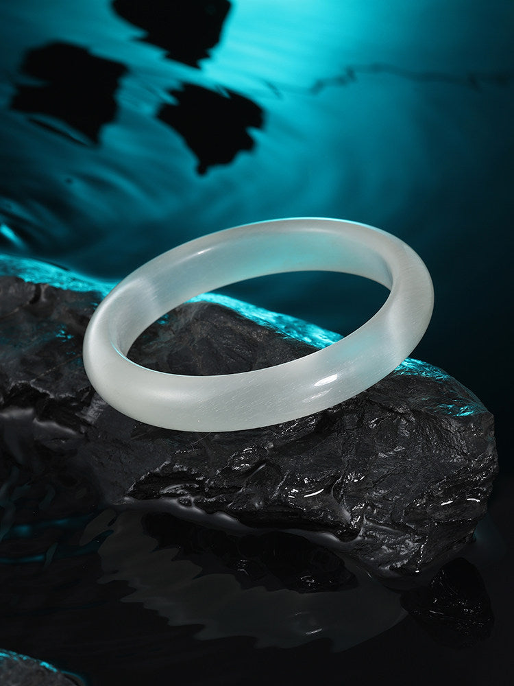 Chinese Glass Cat Eye Bangle