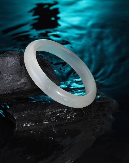 Chinese Glass Cat Eye Bangle