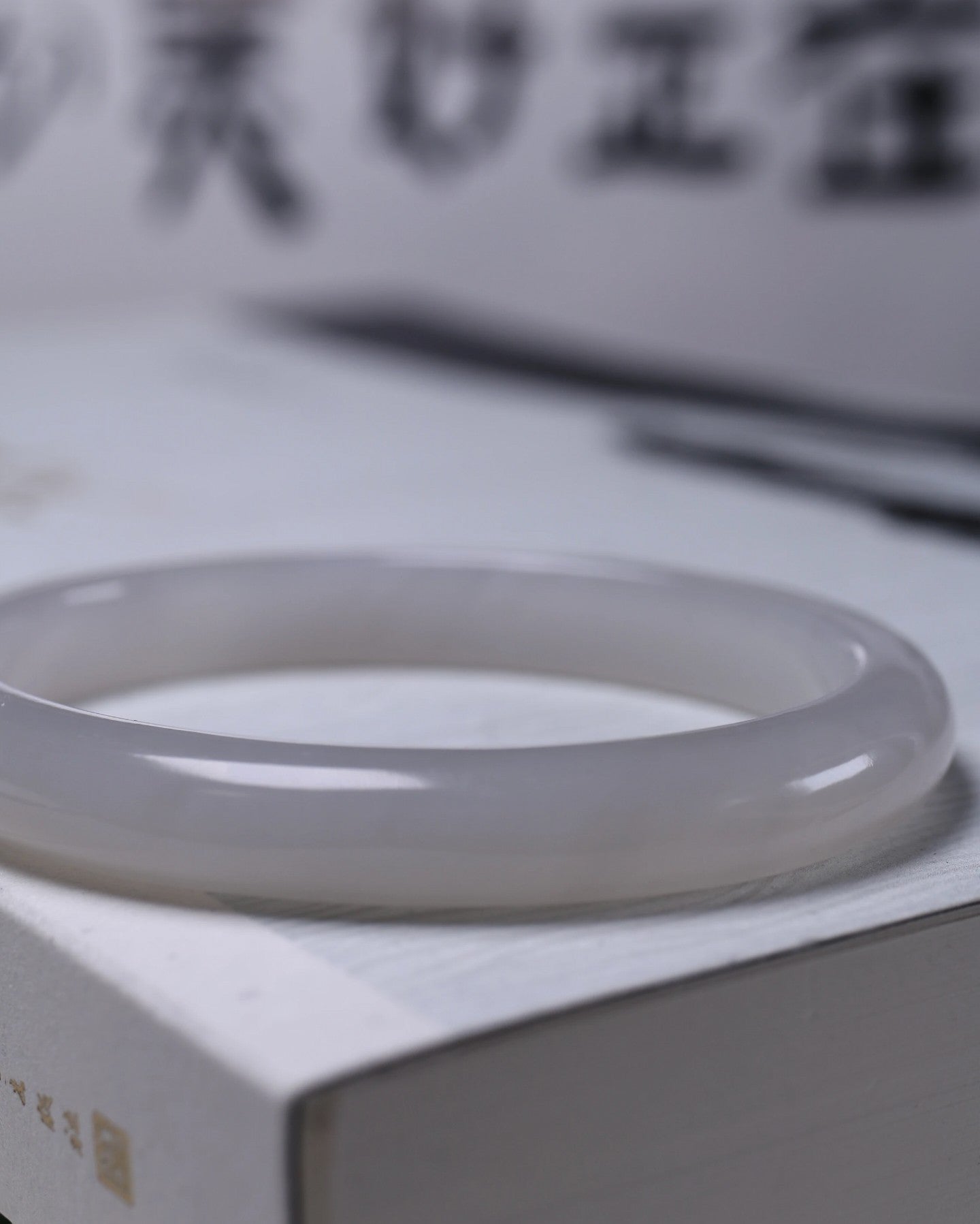 Chinese Glass Cat Eye Bangle