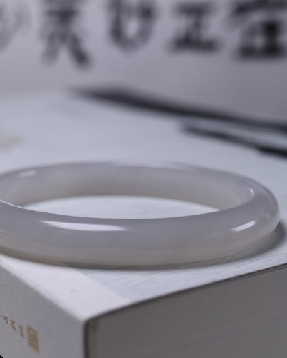 Chinese Glass Cat Eye Bangle