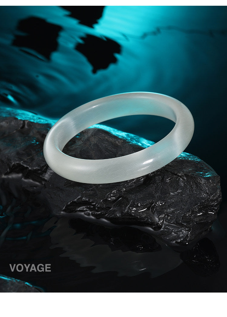 Chinese Glass Cat Eye Bangle